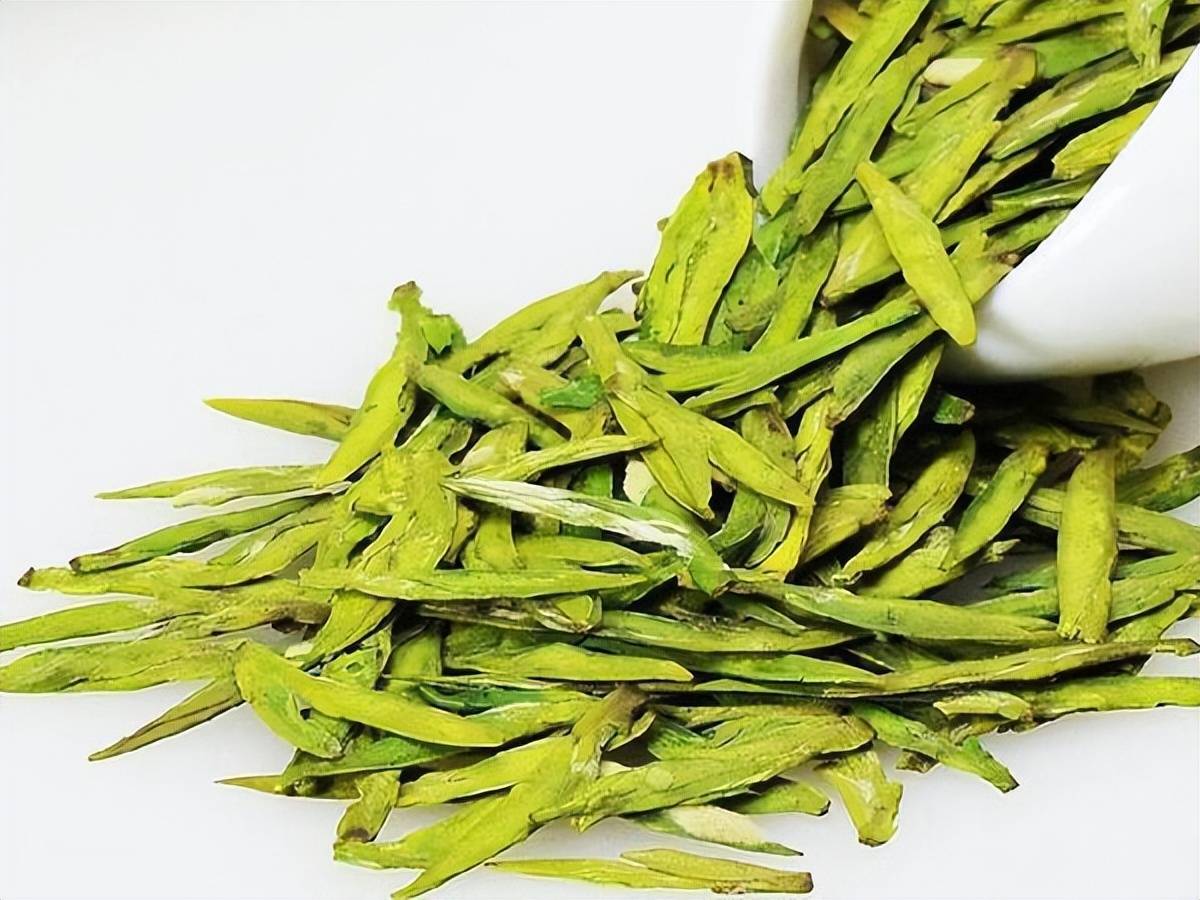 绿茶用多少度的水泡最好(绿茶用多少度的水泡最好,一般泡多久合适)