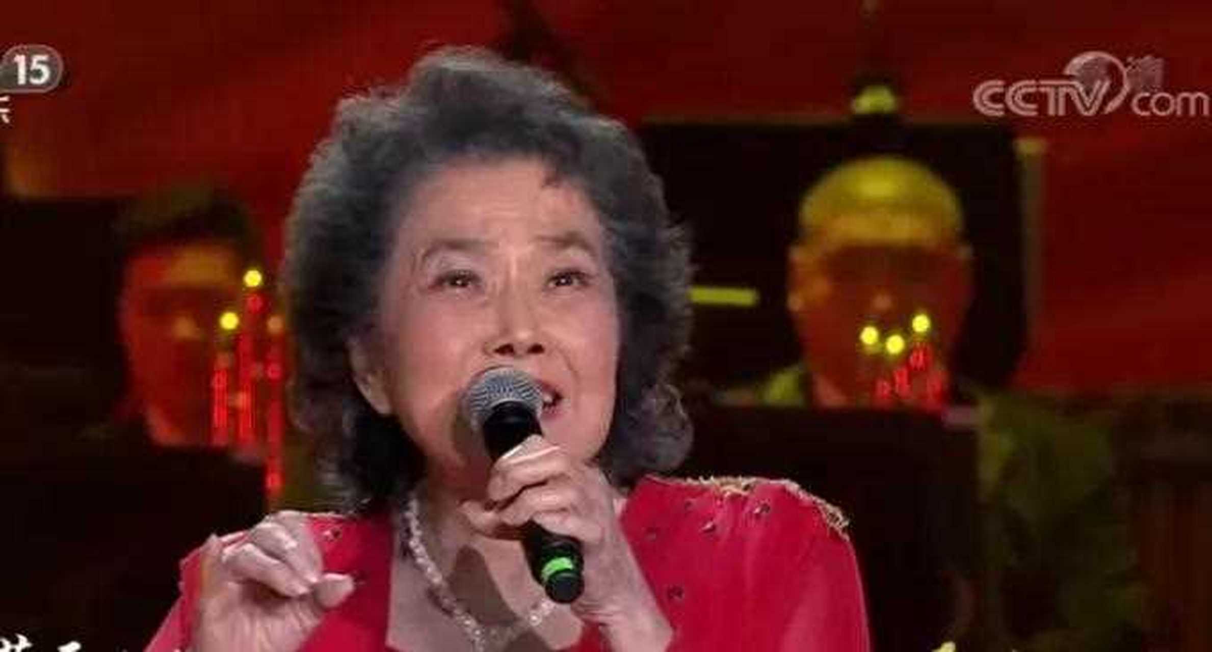 叶佩英(叶佩英原唱我爱你中国视频高清)