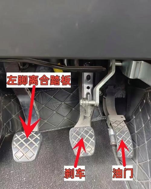 汽车油门刹车位置图(丰田驻车制动不可用无法启动车子)