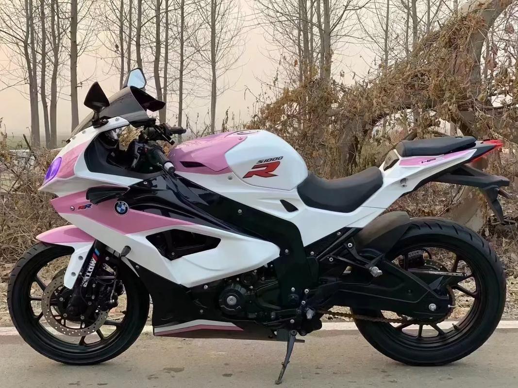 双r是什么摩托车(双r是什么摩托车的牌子的车)