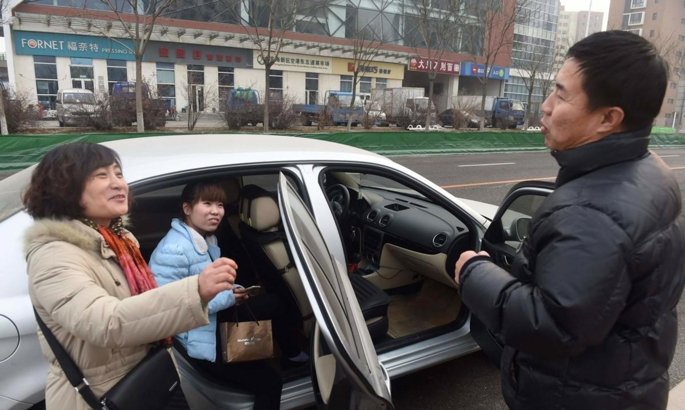 女生一个人坐顺风车安全吗(女孩子一个人坐顺风车安全吗)