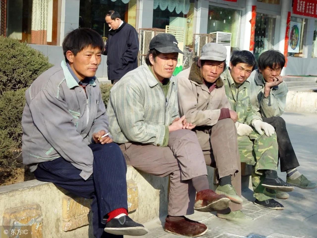 全村男人都出去打工(全村男人都出去打工怎么办)