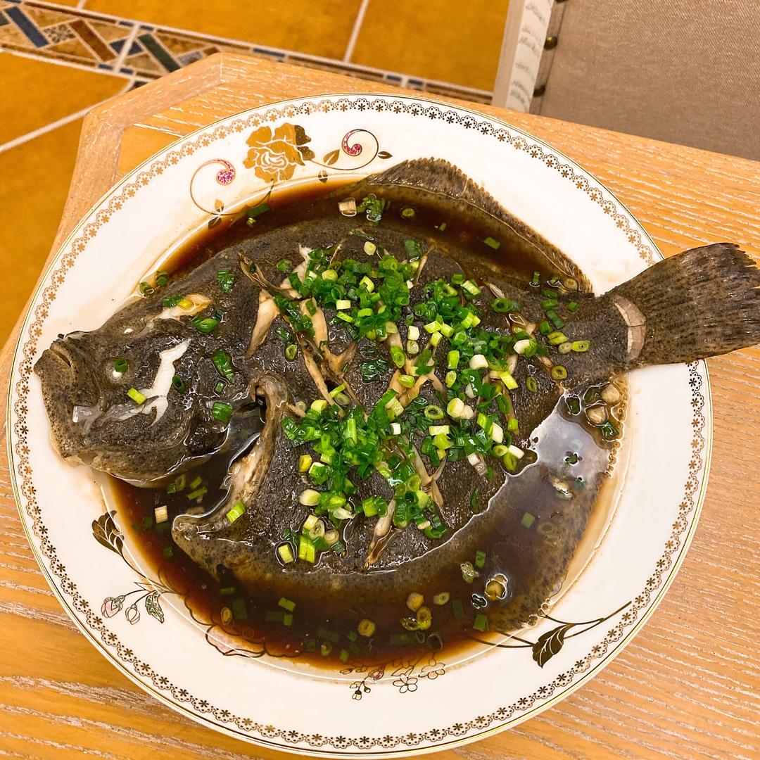 多宝鱼怎么做最好吃(多宝鱼怎么做最好吃?清蒸红烧哪种更适合家常做?)
