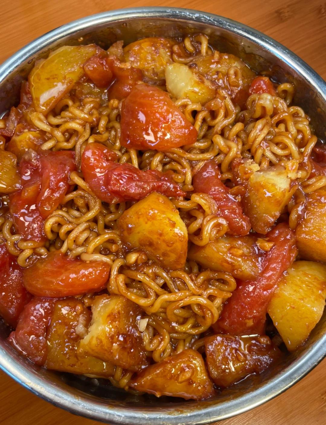 焖面用生面还是熟面(焖面用生的还是熟的面条)