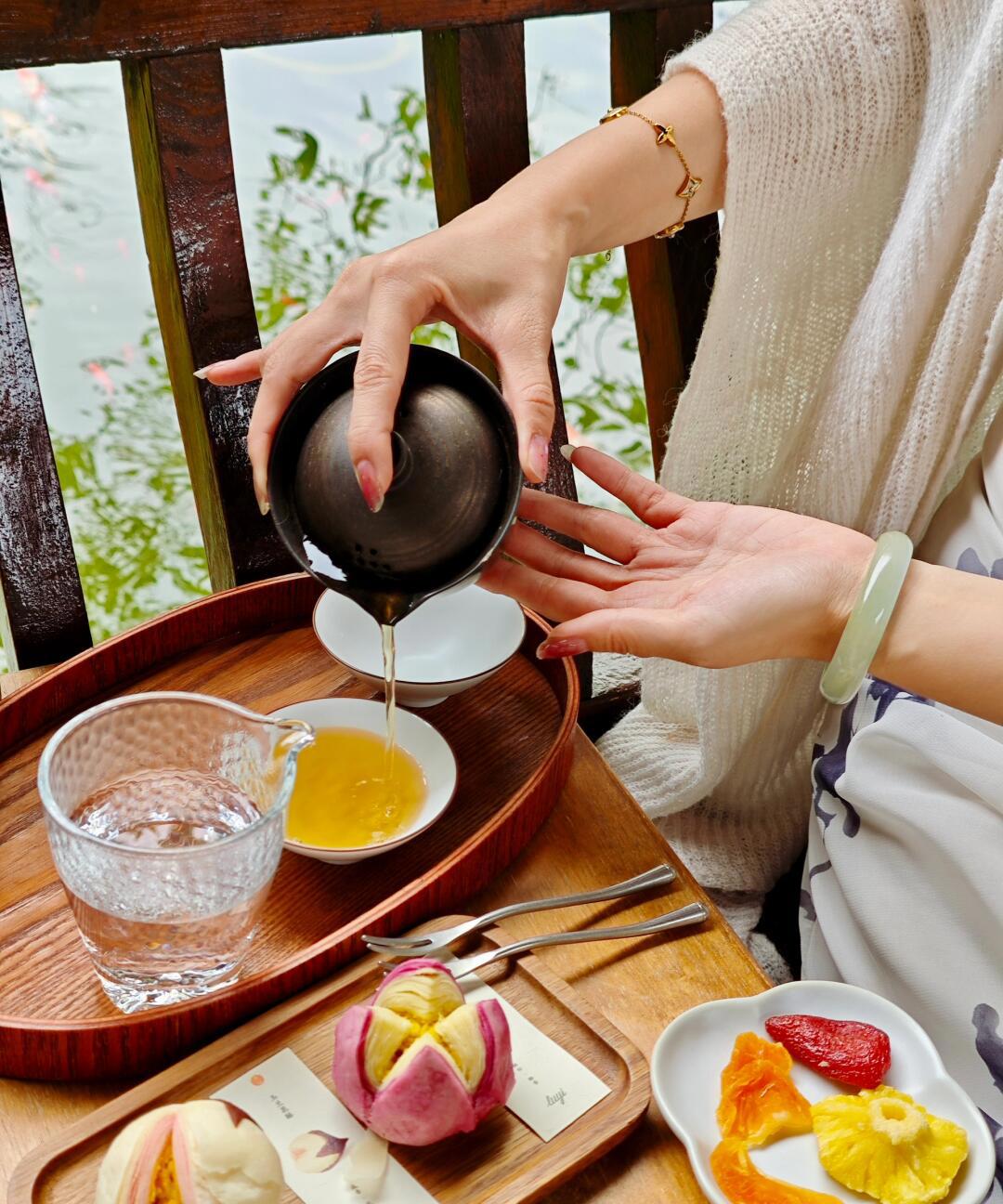喝茶怎么发朋友圈吸引人(喝茶怎么发朋友圈吸引人?配什么文案和照片更有氛围?) 喝茶怎么发朋友圈吸引人(喝茶怎么发朋友圈吸引人?配什么文案和照片更有氛围?)