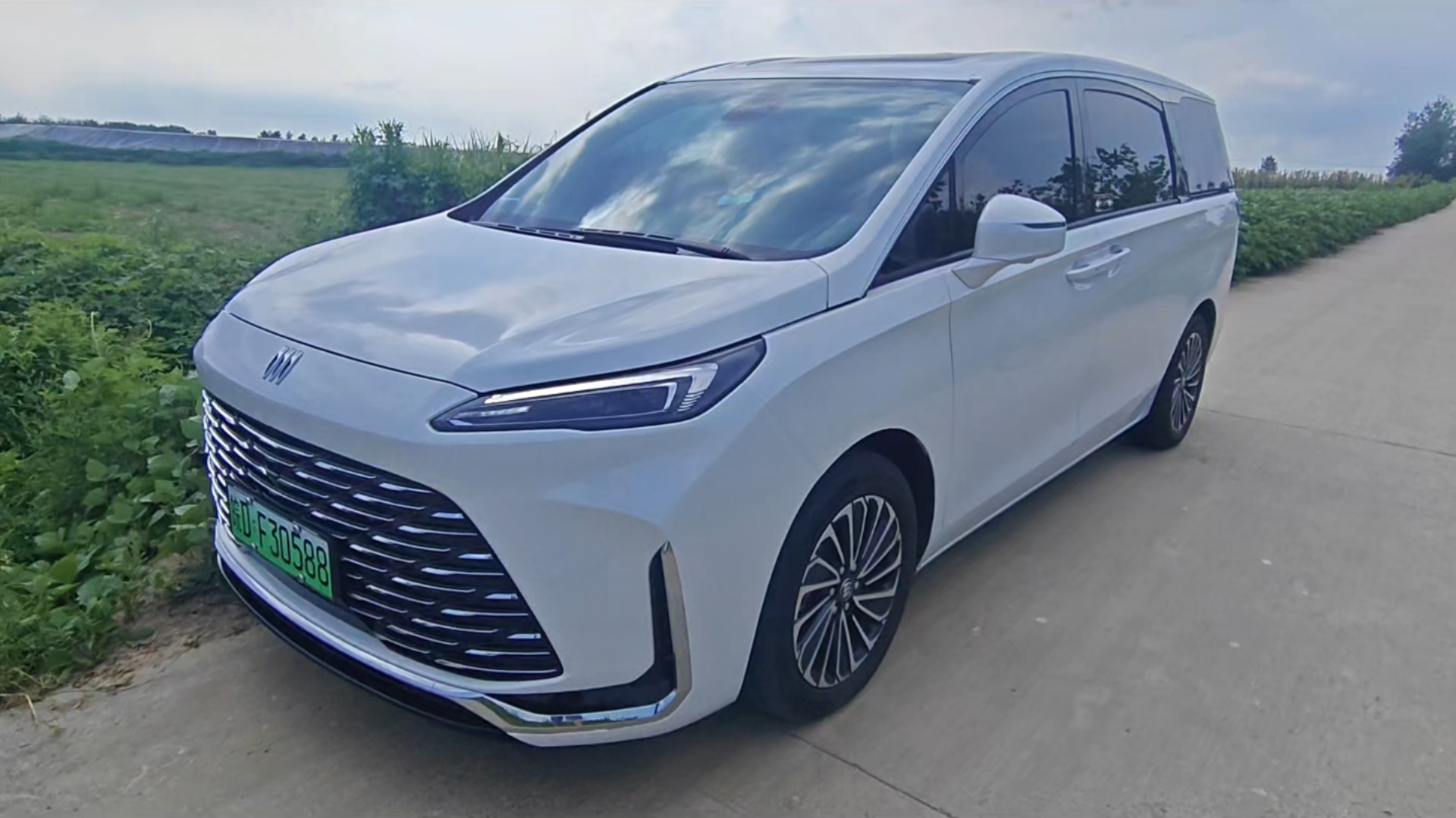 gl8商务车(gl8商务车七座报价及图片)