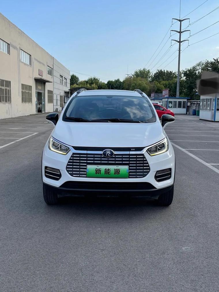 新能源比亚迪电动汽车价格及图片(新能源比亚迪汽车车型及价格及图片)
