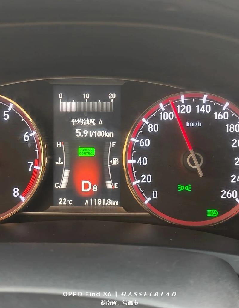 汽车一箱油可以开多少公里(汽车一箱油能跑多少公里怎么计算)