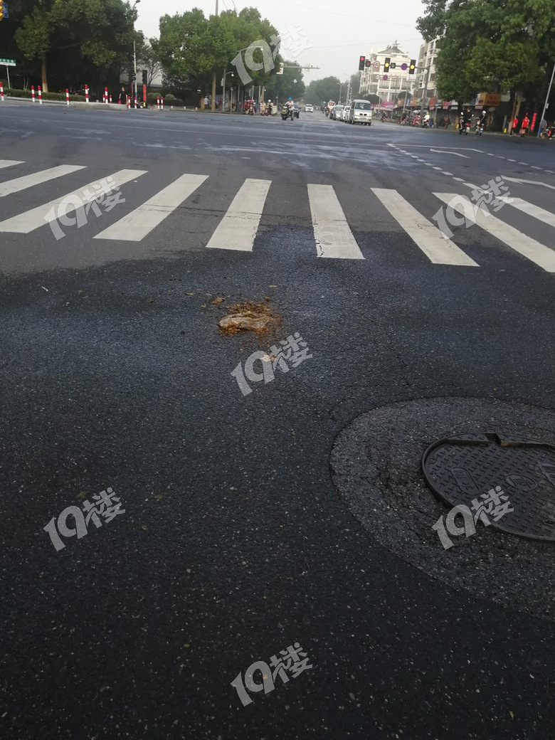 十字路口扔钱禁忌(十字路口的钱不能捡吗)